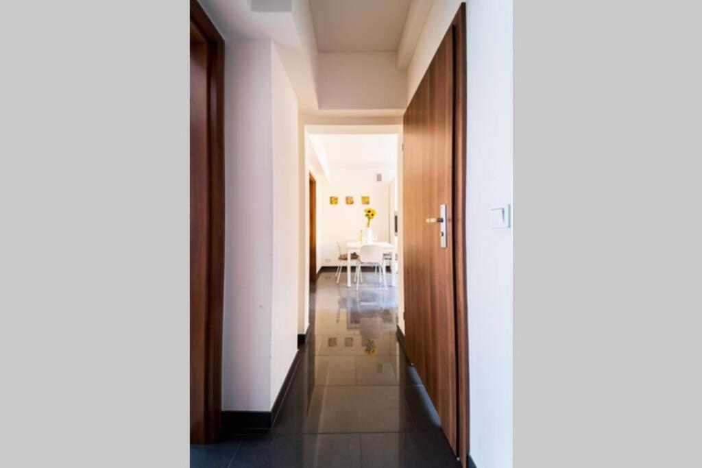 3 Rooms Big Apartment - 150 M Town Hall - Nice Design Wroclaw Bagian luar foto