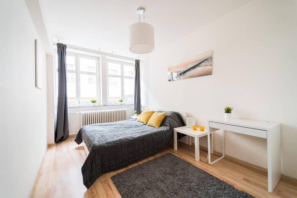 3 Rooms Big Apartment - 150 M Town Hall - Nice Design Wroclaw Bagian luar foto