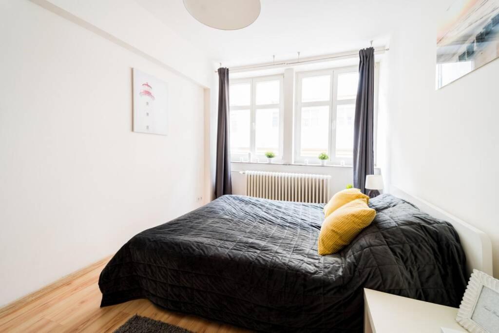3 Rooms Big Apartment - 150 M Town Hall - Nice Design Wroclaw Bagian luar foto